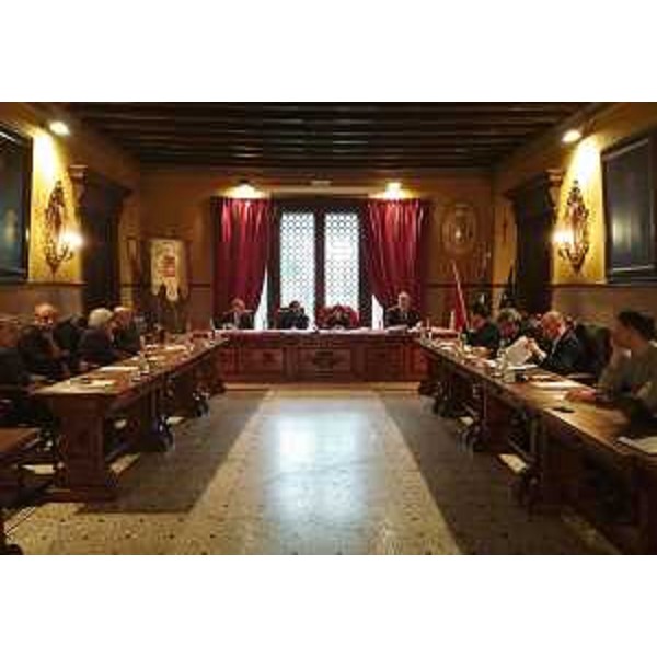 Vincenzo Martines (Presidente V Commissione consiliare), Debora Serracchiani (Presidente Regione Friuli Venezia Giulia) e Paolo Panontin (Assessore regionale Autonomie locali e Coordinamento Riforme, Comparto unico, Sistemi informativi) all'incontro sull'Unione Territoriale Intercomunale (UTI) Destra Tagliamento, in Municipio - San Vito al Tagliamento 01/04/2016