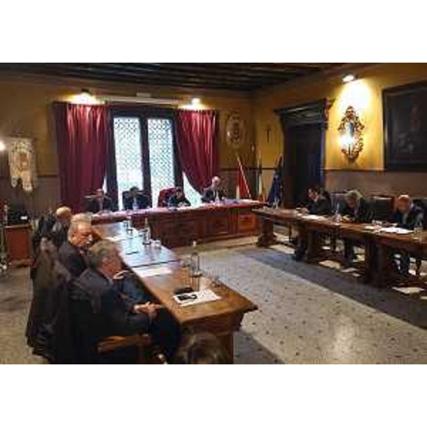 Vincenzo Martines (Presidente V Commissione consiliare), Debora Serracchiani (Presidente Regione Friuli Venezia Giulia) e Paolo Panontin (Assessore regionale Autonomie locali e Coordinamento Riforme, Comparto unico, Sistemi informativi) all'incontro sull'Unione Territoriale Intercomunale (UTI) Destra Tagliamento, in Municipio - San Vito al Tagliamento 01/04/2016