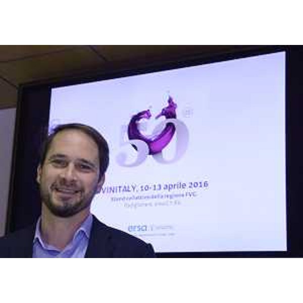 Cristiano Shaurli (Assessore regionale Risorse agricole e forestali) alla conferenza stampa di presentazione dello stand collettivo del FVG per Vinitaly 2016 - Udine 04/04/2016