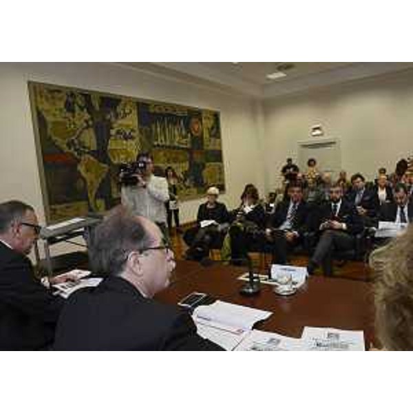 Giovanni Marzini (Segretario giuria Premio giornalistico Luchetta) e Gianni Torrenti (Assessore regionale Cultura) alla conferenza stampa di presentazione della seconda edizione del Festival "Link - Premio Luchetta incontra", nella sede della Regione FVG - Trieste 05/04/2016