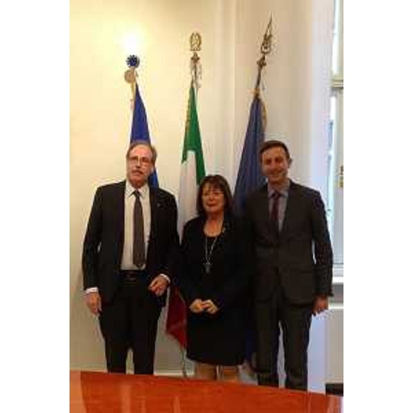 Gianni Torrenti (Assessore regionale Cultura), Sonja Steen (Presidente Comitato ARE Educazione, Cultura e Giovani) e Mathieu Mori (Segretario generale ARE) nella sede della Regione FVG - Trieste 05/04/2016