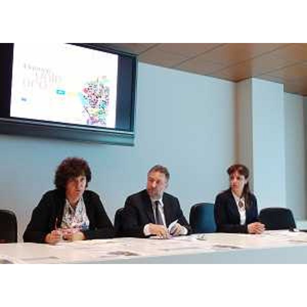 Loredana Panariti (Assessore regionale Lavoro, Formazione e Istruzione), Amedeo Pascolo (Presidente Consorzio EFFEPI FVG) e Marzia Dall'Acqua (Direzione promozione e orientamento Consorzio EFFEPI FVG) alla presentazione delle iniziative del percorso "2016 Anno della Formazione in FVG" - Udine 06/04/2016