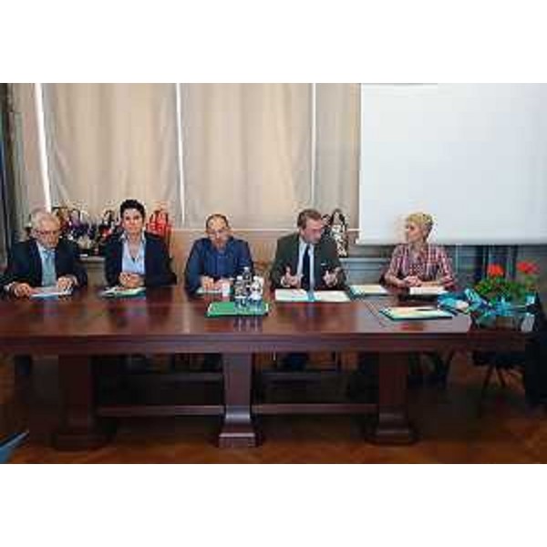 Bruno Valvasori (Consigliere Associazione Parkinsoniani Pordenone onlus L'Aquilone), Sonia Chiarotto (Assessore Sport e Associazionismo Comune Fontanafredda), Gian Mario Villalta (Poeta e presidente giuria Premio Poesia), Sergio Bolzonello (Vicepresidente Regione FVG) e Donatella Lavarini (Associazione Polaris "Amici del Libro parlato" San Vito) alla conferenza stampa di presentazione del Concorso nazionale di poesia L'Aquilone - Pordenone 06/04/2016