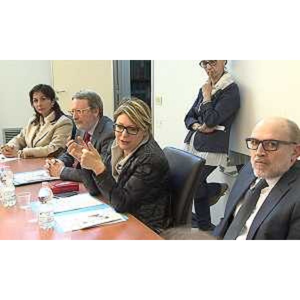 Nicola Delli Quadri (Commissario straordinario Azienda Ospedaliera e Azienda Assistenza Sanitaria n. 1 Triestina) e Maria Sandra Telesca (Assessore regionale Salute) alla conferenza stampa "Le attese al Pronto Soccorso di Cattinara valutate dai cittadini", all'Ospedale di Cattinara - Trieste 06/04/2016
