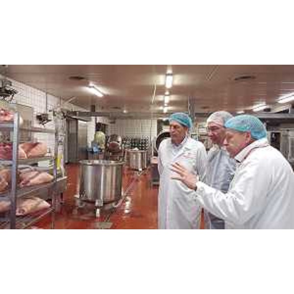 Sergio Bolzonello (Vicepresidente Regione FVG e assessore Attività produttive) tra Paolo e Federico Dentesano (Titolari Salumificio Dentesano S.p.A.) - Percoto (UD) 07/04/2016