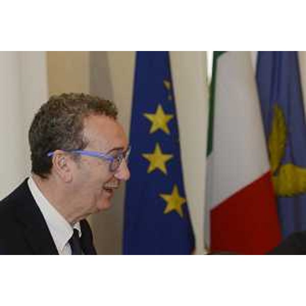 Sergio Bolzonello (Vicepresidente Regione FVG e assessore Attività produttive, Turismo e Cooperazione) presiede la riunione della Giunta del Friuli Venezia Giulia - Trieste 08/04/2016