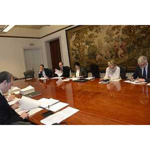 Sergio Bolzonello (Vicepresidente Regione FVG e assessore Attività produttive) e gli assessori regionali Cristiano Shaurli (Risorse agricole), Gianni Torrenti (Cultura), Mariagrazia Santoro (Infrastrutture), Maria Sandra Telesca (Salute) e Paolo Panontin (Autonomie locali) durante la riunione della Giunta del Friuli Venezia Giulia - Trieste 08/04/2016