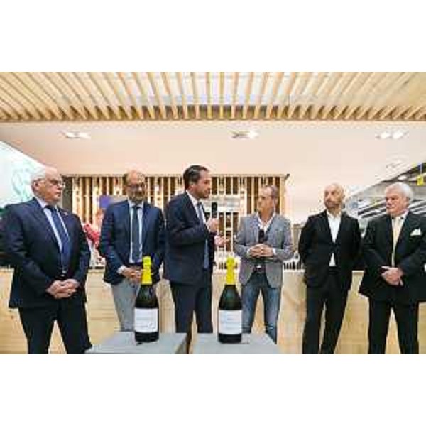 Cristiano Shaurli (Assessore regionale Risorse agricole e forestali) all'inaugurazione dello stand del Friuli Venezia Giulia al 50° Vinitaly - Verona 10/04/2016