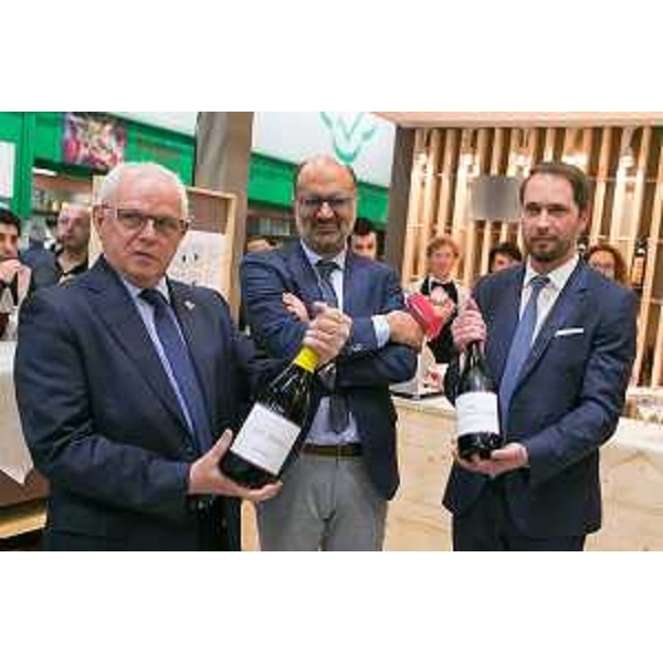 Cristiano Shaurli (Assessore regionale Risorse agricole e forestali) all'inaugurazione dello stand del Friuli Venezia Giulia al 50° Vinitaly - Verona 10/04/2016