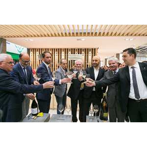 Cristiano Shaurli (Assessore regionale Risorse agricole e forestali) all'inaugurazione dello stand del Friuli Venezia Giulia al 50° Vinitaly - Verona 10/04/2016