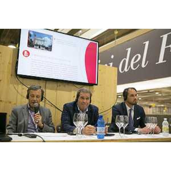 Cristiano Shaurli (Assessore regionale Risorse agricole e forestali) al dibattito "La Riviera friulana, terra di eccellenze" nello stand del Friuli Venezia Giulia al 50° Vinitaly - Verona 10/04/2016