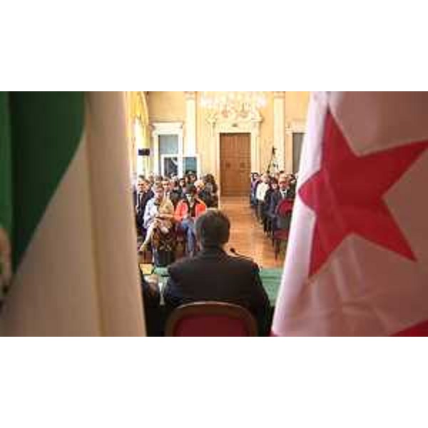 Forum "I processi democratici in Tunisia e le prospettive di cooperazione e sviluppo nel bacino Mediterraneo" nel Salone di Rappresentanza del Palazzo della Regione FVG - Trieste 09/04/2016