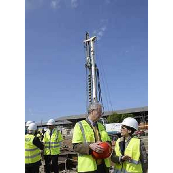 Umberto Laureni (Assessore Ambiente Comune Trieste) e Sara Vito (Assessore regionale Ambiente ed Energia) durante il sopralluogo al cantiere del Depuratore di Servola - Trieste 11/04/2016