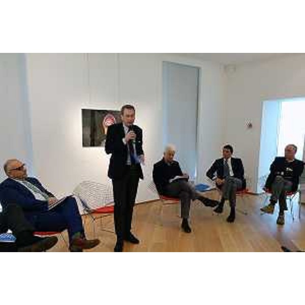 Michele Campione [Direttore Risorse Umane Global Industrial Operations and Quality (Europa-Medio Oriente-Africa, Nord America-America Latina e Asia-Pacifico) Electrolux Major Appliances], Sergio Bolzonello (Vicepresidente Regione FVG), Claudio Pedrotti (Sindaco Pordenone), Paolo Candotti (Direttore Unindustria PN) e Angelo Bertani (Curatore mostre) alla conferenza stampa di presentazione delle iniziative che celebreranno i 100 anni di industria da Zanussi a Electrolux - Pordenone 11/04/2016