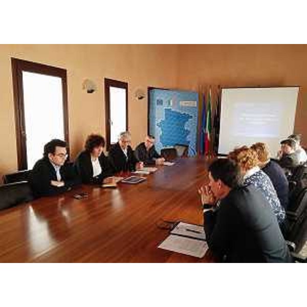 1 Loredana Panariti (Assessore regionale Lavoro, Formazione, Istruzione, Pari Opportunità, Politiche giovanili, Ricerca e Università) all'incontro con le organizzazioni sindacali per fornire le indicazioni sull'andamento del mercato del lavoro nella provincia di Pordenone, nella sede della Regione FVG - Pordenone 11/04/2016