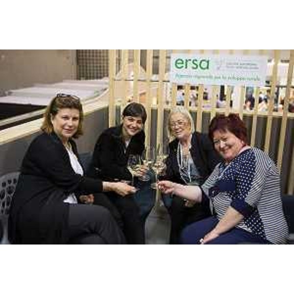 Debora Serracchiani (Presidente Regione Friuli Venezia Giulia) e Cristiano Shaurli (Assessore regionale Risorse agricole e forestali) nello stand del Friuli Venezia Giulia al 50° Vinitaly - Verona 11/04/2016