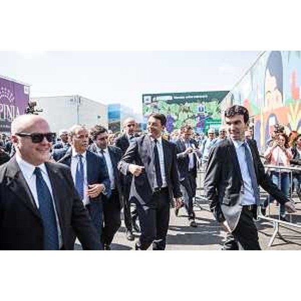 Matteo Renzi (Presidente Consiglio Ministri) e Maurizio Martina (Ministro Politiche agricole, alimentari e forestali) al 50° Vinitaly - Verona 11/04/2016