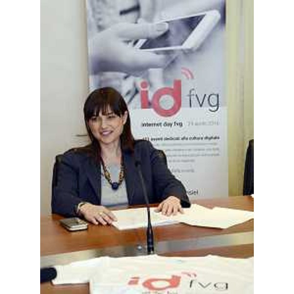 Debora Serracchiani (Presidente Regione Friuli Venezia Giulia) alla conferenza stampa di presentazione dell'evento "internet day fvg / id fvg", nella sede della Regione - Trieste 12/04/2016