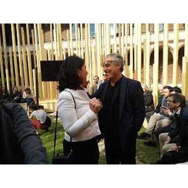 Mariagrazia Santoro (Assessore regionale Infrastrutture e Territorio) e Stefano Boeri (Architetto progettista installazione) all'inaugurazione di "Radura", nel Cortile della Farmacia Ca' Granda all'interno dell'Università Statale - Milano 12/04/2016