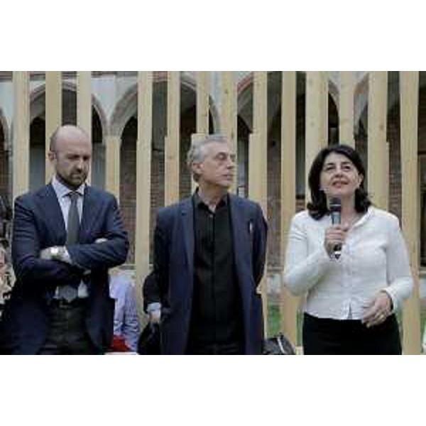 Michele Morgante (Presidente Innova FVG), Stefano Boeri (Architetto progettista installazione) e Mariagrazia Santoro (Assessore regionale Infrastrutture e Territorio) all'inaugurazione di "Radura", nel Cortile della Farmacia Ca' Granda all'interno dell'Università Statale - Milano 12/04/2016 (Foto Alessandra Atzori)