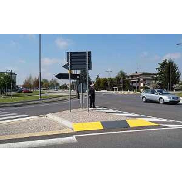 La rotonda al km 92+200 della strada statale 14, in corrispondenza dell'ingresso Est di Muzzana e dell'intersezione con la strada provinciale in direzione di Carlino e Marano e con la provinciale verso Castions di Strada in direzione Udine - Muzzana del Turgnano 12/04/2016