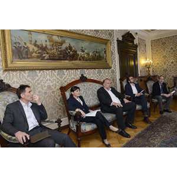 Paolo Possamai (Direttore Il Piccolo), Debora Serracchiani (Presidente Regione Friuli Venezia Giulia), Roberto Cosolini (Sindaco Trieste), Fabiano Begal (Divisione Nord Est Finegil Editoriale S.p.A. Gruppo L'Espresso) e Gianni Torrenti (Assessore regionale Cultura) alla presentazione del Progetto di digitalizzazione dell'archivio storico del quotidiano Il Piccolo, in Municipio - Trieste 13/04/2016