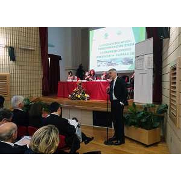 Paolo Panontin (Assessore regionale Autonomie locali e Coordinamento Riforme, Comparto unico, Sistemi informativi) all'apertura dei lavori del secondo Congresso giuridico della Federazione delle Camere civili degli Avvocati del Triveneto, dal tema "L'avvocato tra novità, tradizione ed equilibrismi" - Pordenone 14/04/2016