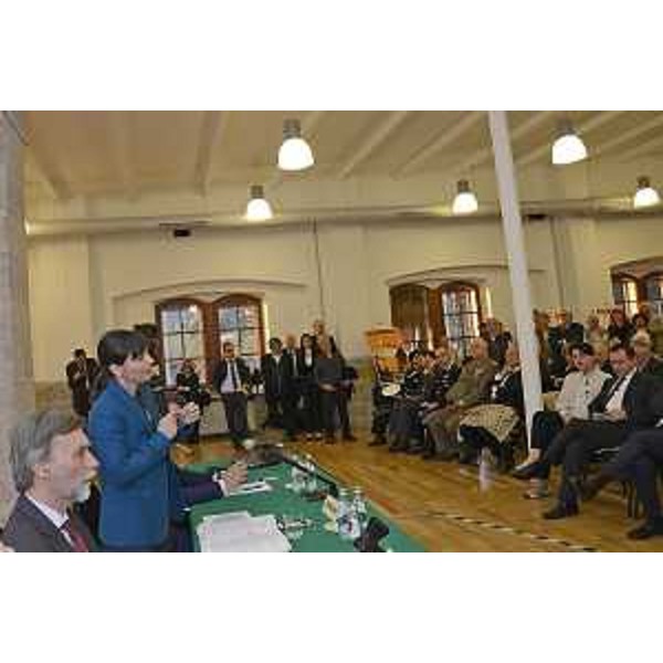 Graziano Delrio (Ministro Infrastrutture e Trasporti) e Debora Serracchiani (Presidente Regione Friuli Venezia Giulia) nel corso dell'incontro pubblico al Magazzino 26, in Porto Vecchio - Trieste 14/04/2016