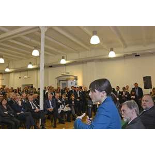 Debora Serracchiani (Presidente Regione Friuli Venezia Giulia), Graziano Delrio (Ministro Infrastrutture e Trasporti) e Roberto Cosolini (Sindaco Trieste) nel corso dell'incontro pubblico al Magazzino 26, in Porto Vecchio - Trieste 14/04/2016
