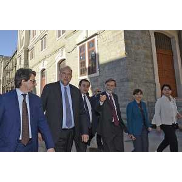 Zeno D'Agostino (Commissario Autorità Portuale Trieste), Roberto Cosolini (Sindaco Trieste), Graziano Delrio (Ministro Infrastrutture e Trasporti), Debora Serracchiani (Presidente Regione Friuli Venezia Giulia) e Mariagrazia Santoro (Assessore regionale Infrastrutture e Territorio) nel corso della visita al Porto Vecchio - Trieste 14/04/2016