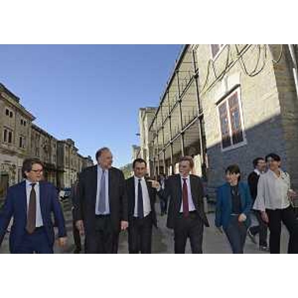 Zeno D'Agostino (Commissario Autorità Portuale Trieste), Roberto Cosolini (Sindaco Trieste), Ettore Rosato (Deputato), Graziano Delrio (Ministro Infrastrutture e Trasporti), Debora Serracchiani (Presidente Regione Friuli Venezia Giulia) e Mariagrazia Santoro (Assessore regionale Infrastrutture e Territorio) nel corso della visita al Porto Vecchio - Trieste 14/04/2016