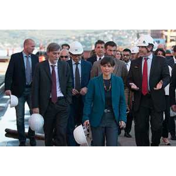 Graziano Delrio (Ministro Infrastrutture e Trasporti) e Debora Serracchiani (Presidente Regione Friuli Venezia Giulia) nel corso della visita al Trieste Refitting System (TRS) - Trieste 14704/2016 (Foto Fabrizio Rigo / TRS)