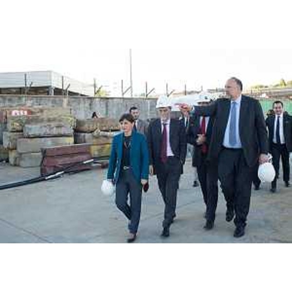 Debora Serracchiani (Presidente Regione Friuli Venezia Giulia), Graziano Delrio (Ministro Infrastrutture e Trasporti) e Roberto Cosolini (Sindaco Trieste) nel corso della visita al Trieste Refitting System (TRS) - Trieste 14704/2016 (Foto Fabrizio Rigo / TRS)