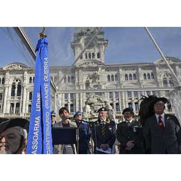 Debora Serracchiani (Presidente Regione Friuli Venezia Giulia) alla cerimonia di lettura dei nomi dei Caduti nella Grande Guerra, in piazza Unità d'Italia - Trieste 16/04/2016
