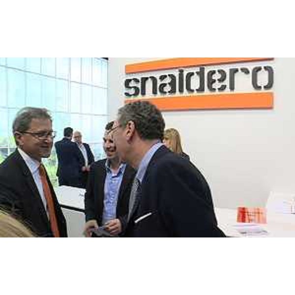Edi Snaidero (Presidente Snaidero S.p.A.) e Sergio Bolzonello (Vicepresidente Regione FVG e assessore Attività produttive) al cinquantacinquesimo Salone del Mobile - Rho (Milano) 15/04/2016