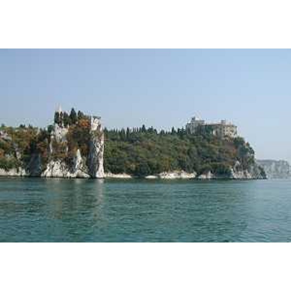 Castello Vecchio e Castello Nuovo di Duino (Trieste). Foto: Archivio del Corpo forestale regionale - Marco Pradella 
