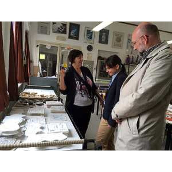 Debora Serracchiani (Presidente Regione Friuli Venezia Giulia) e Franco Cristin (Consigliere comunale) visitano la Scuola di ceramica Germano Masetti - San Pier d'Isonzo 18/04/2016