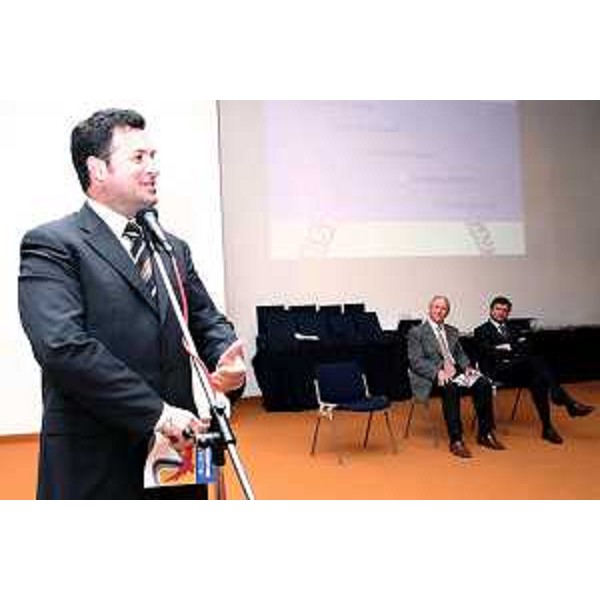 Franco Iacop (Assessore regionale per le relazioni internazionali, comunitarie e autonomie locali) alla premiazione delle "Aquile dello sport" 2005 tenutasi a Grado (Grado, 15/06/06)