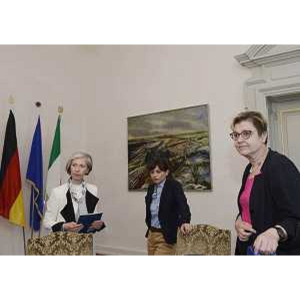 Paola Nardini (Console onorario Germania a Venezia), Debora Serracchiani (Presidente Regione Friuli Venezia Giulia) e Jutta Wolke (Console generale Germania a Milano) - Trieste 18/04/2016