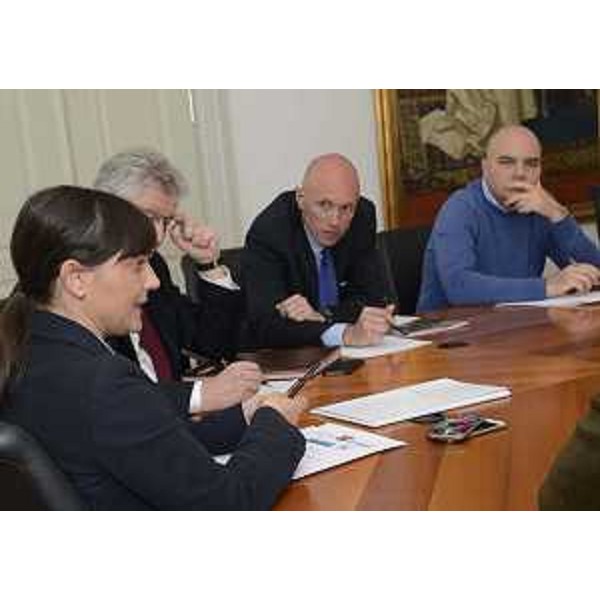 Debora Serracchiani (Presidente Regione Friuli Venezia Giulia) all'incontro con le rappresentanze sindacali e la proprietà della Ferriera di Servola sul Protocollo per la prevenzione delle malattie professionali - Trieste 18/04/2016