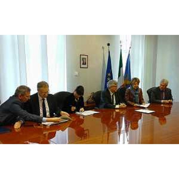 Maurizio Fermeglia (Rettore Università Trieste), Debora Serracchiani (Presidente Regione Friuli Venezia Giulia), Alberto Felice De Toni (Rettore Università Udine) e Maria Sandra Telesca (Assessore regionale Salute) - Trieste 22/04/2016