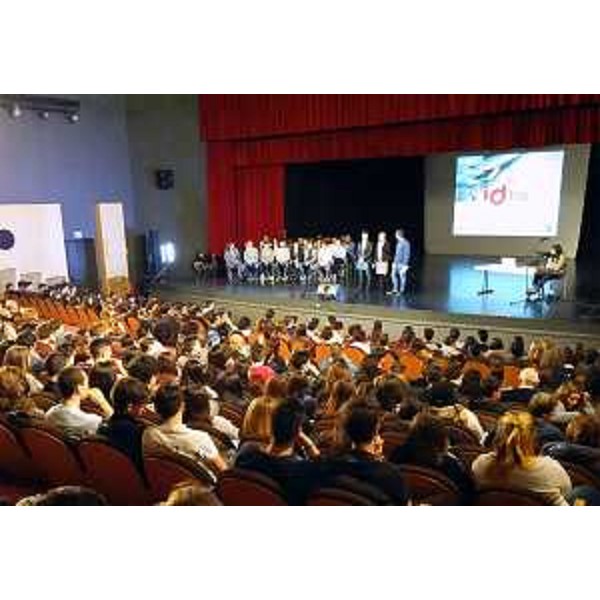 Presentazione dell'Applicazione (App) AlbaOne sviluppata dall'AreaGiovani del CRO di Aviano, nell'ambito dell' "internet day fvg / id fvg", all'Auditorium Concordia - Pordenone 29/04/2016