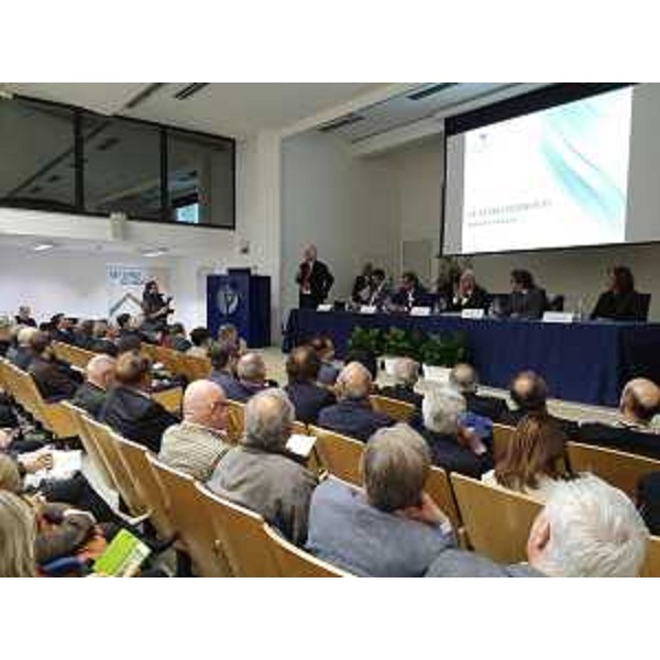L'assemblea regionale pubblica di Confcommercio sul tema "Il nuovo corso del terziario. È la vera ripresa?" - Pordenone 02/05/2016