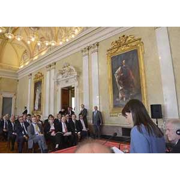 Debora Serracchiani (Presidente Regione Friuli Venezia Giulia) al Tavolo della firma dell'intesa tra Regione FVG e Libero Stato di Baviera, nella sede della Regione in piazza Unità d'Italia - Trieste 04/05/2016