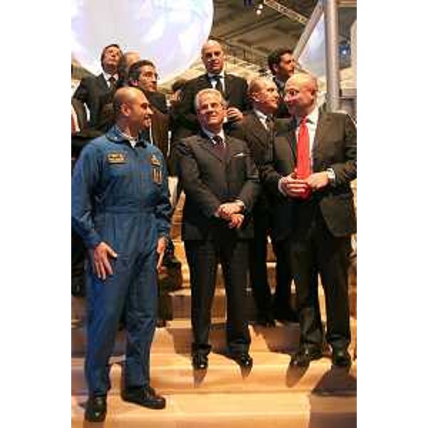 Enrico Bertossi (Assessore Regionale alle Attività Produttive) e Claudio Scajola (Ministro per le Attività Produttive) al BIT di Milano (Milano, 18/02/06)