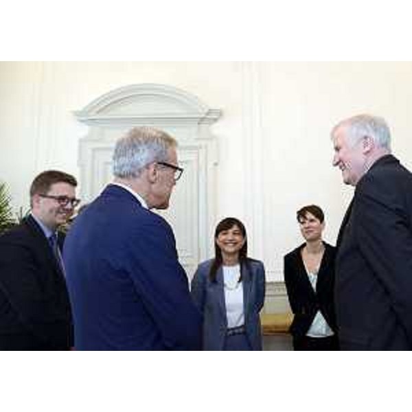 Giovanni Liverani (Amministratore delegato Generali Germania), Debora Serracchiani (Presidente Regione Friuli Venezia Giulia) e Horst Lorenz Seehofer (Primo ministro Baviera) nella sede della Regione FVG in piazza Unità d'Italia - Trieste 04/05/2016