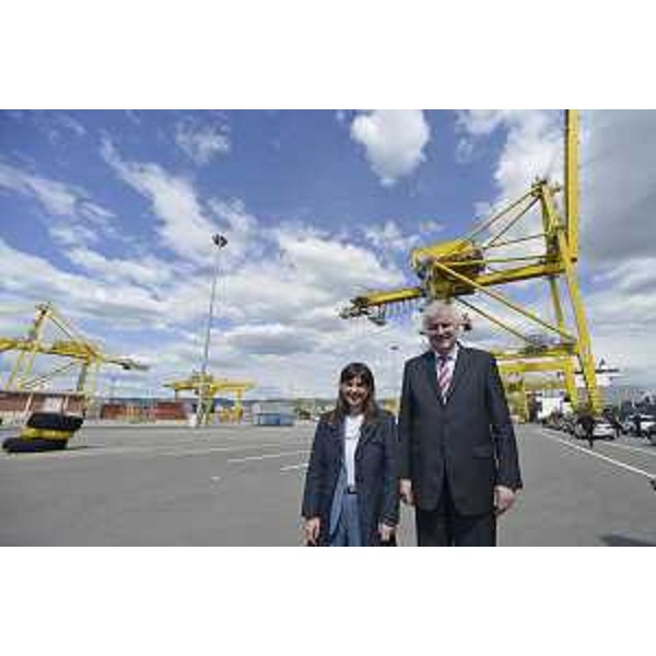 Debora Serracchiani (Presidente Regione Friuli Venezia Giulia) e Horst Lorenz Seehofer (Primo ministro Baviera) nel corso della visita al Porto - Trieste 04/05/2016