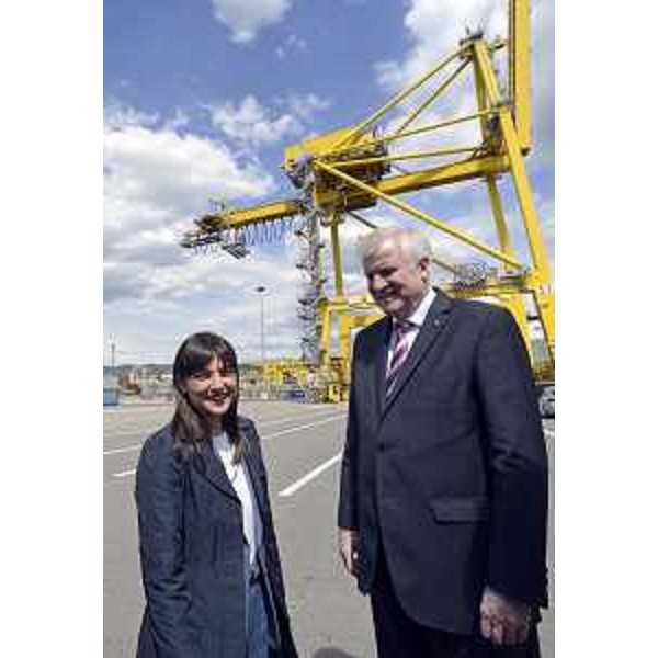 Debora Serracchiani (Presidente Regione Friuli Venezia Giulia) e Horst Lorenz Seehofer (Primo ministro Baviera) nel corso della visita al Porto - Trieste 04/05/2016