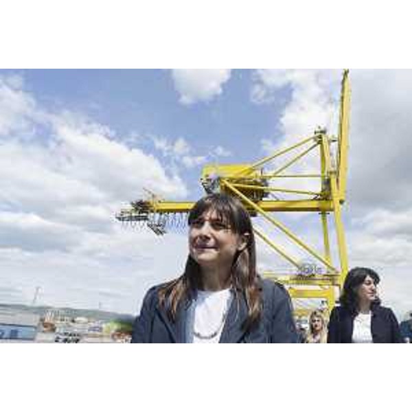 Debora Serracchiani (Presidente Regione Friuli Venezia Giulia) e Mariagrazia Santoro (Assessore regionale Infrastrutture e Territorio) nel corso della visita al Porto - Trieste 04/05/2016