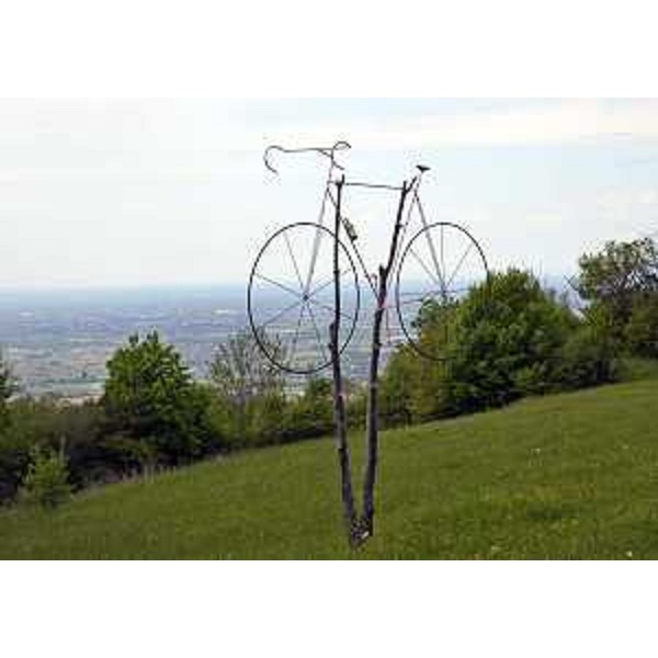 Allestimento lungo il percorso della tredicesima Tappa del 99° Giro d'Italia (Palmanova-Cividale del Friuli 20 maggio 2016) - Valli del Natisone 05/05/2016